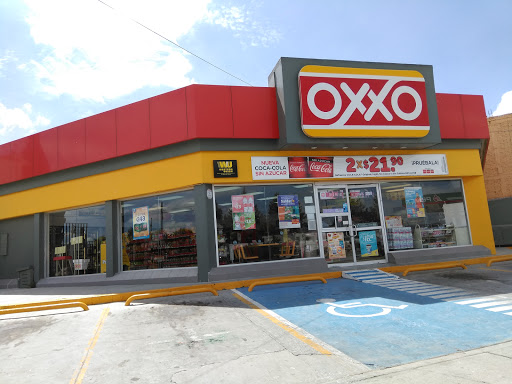OXXO, Calle Ignacio López Rayon, Valle Alameda, 37980 San José Iturbide, Gto., México, Supermercados o tiendas de ultramarinos | GTO