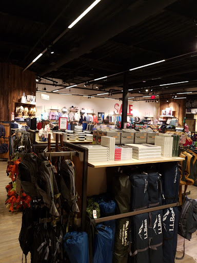 Clothing Store «L.L.Bean», reviews and photos, 701 Lynnhaven Pkwy, Virginia Beach, VA 23452, USA