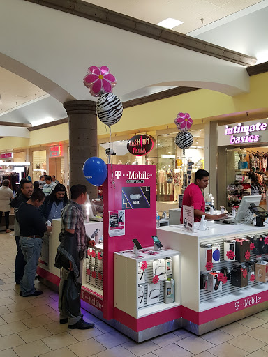Cell Phone Store «T-Mobile», reviews and photos, 8401 Van Nuys Blvd K 102, Panorama City, CA 91402, USA