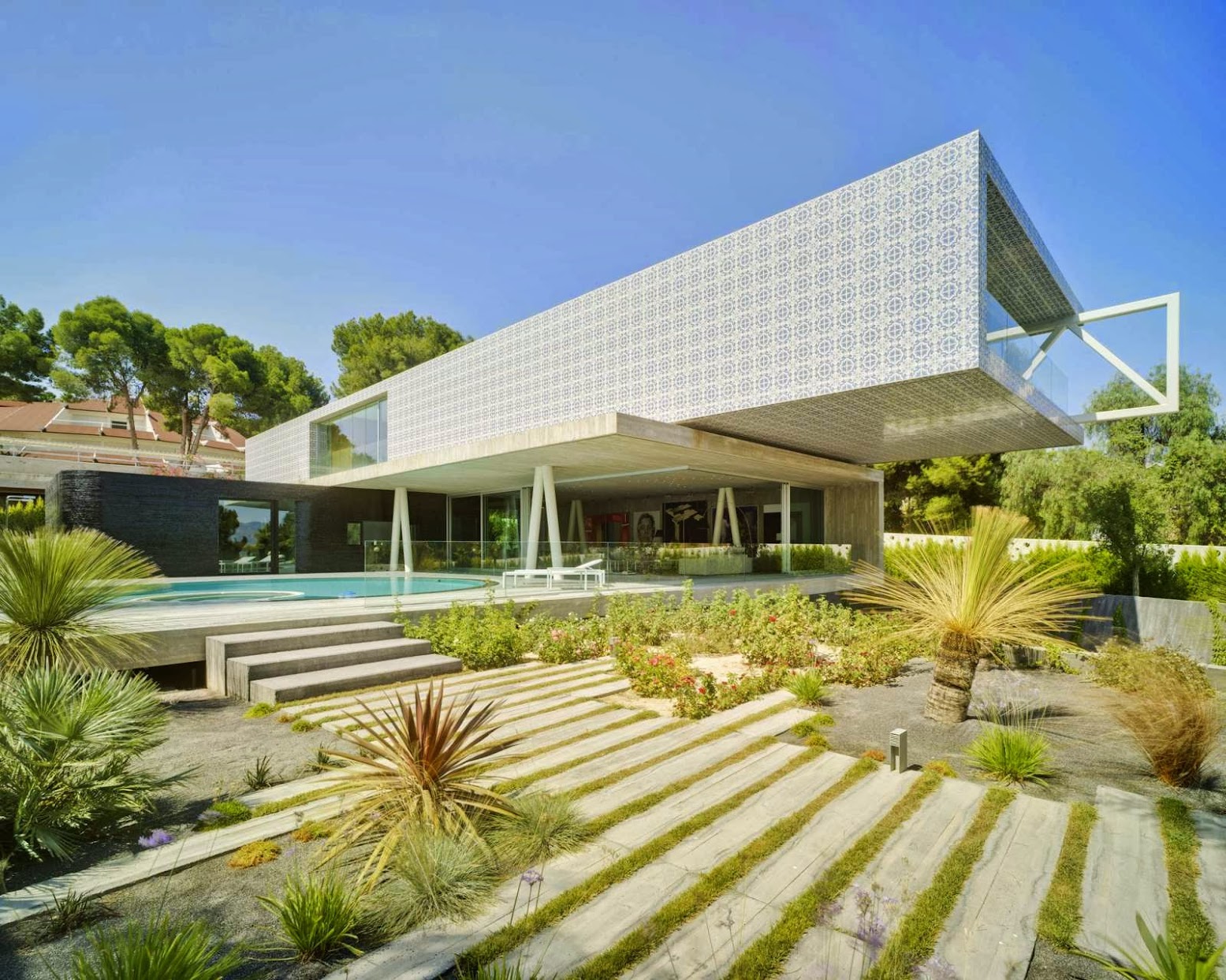 4 in 1 house by Clavel Arquitectos