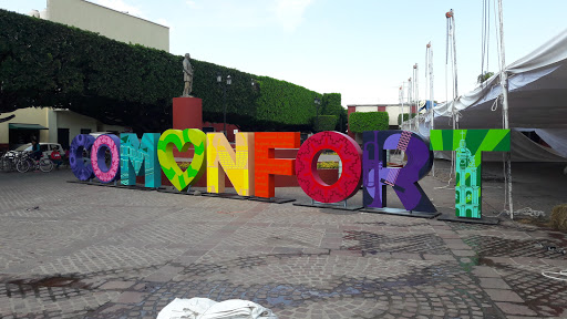 Presidencia Municipal de Comonfort, Calle Camino Real #4, Barrio del Melgarito, 38200 Comonfort, Gto., México, Oficinas del ayuntamiento | GTO