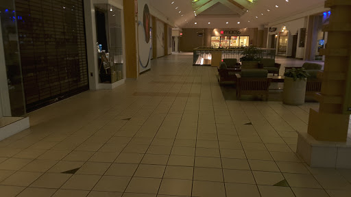 Shopping Mall «Stratford Square Mall», reviews and photos, 152 Stratford Dr, Bloomingdale, IL 60108, USA