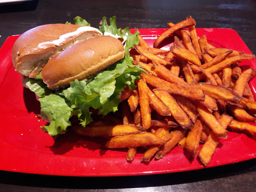 Hamburger Restaurant «Red Robin Gourmet Burgers», reviews and photos, 2669 Campus Dr, Plymouth, MN 55441, USA