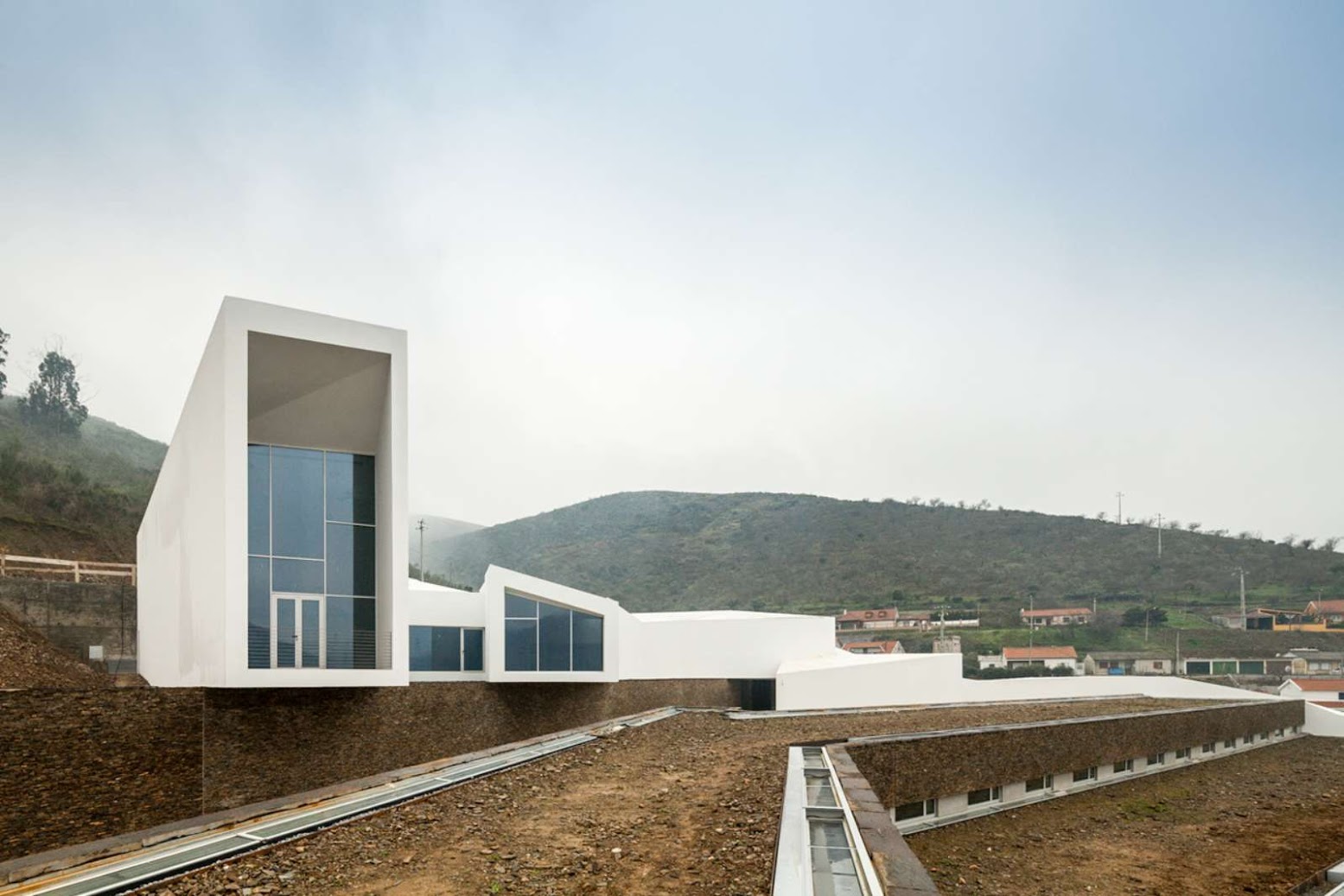 Rowing High Performance Centre by Alvaro Andrade