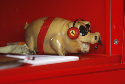 талисман свинка Ferrari на Гран-при Германии 2012