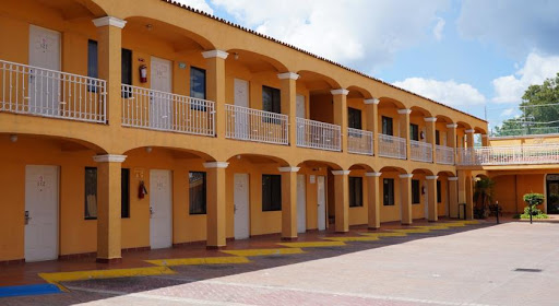 Hotel Maria Luisa Inn and Suites, Calle Juárez Pte. #900, Sin Nombre de Col 1, 67450 Cadereyta Jiménez, N.L., México, Alojamiento en interiores | NL