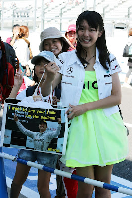 Nico Mana - преданная болельщица Нико Росберга на Гран-при Японии 2012