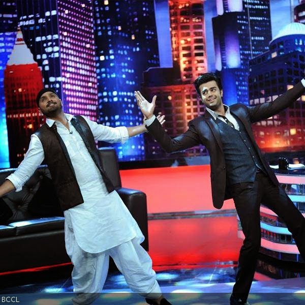 Manish Paul and Harbhajan Singh show off their dancing moves on the sets of the popular TV show Mad In India, in Mumbai. (Pic: Viral Bhayani) Manish Paul and Harbhajan Singh show off their dancing moves on the sets of the popular TV show Mad In India, in Mumbai. (Pic: Viral Bhayani)