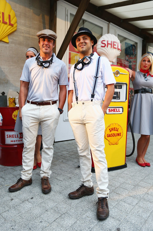 Фернандо Алонсо и Фелипе Масса на спонсорском мероприятии Shell в духе 50-ых перед Гран-при Бельгии 2013