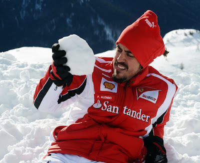 Фернандо Алонсо ест снег