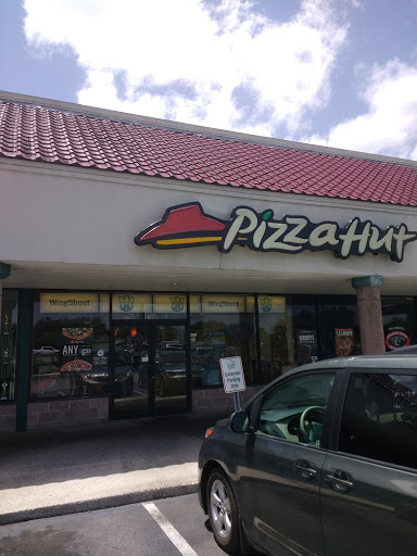 Pizza Restaurant «Pizza Hut», reviews and photos, 23118 FL-54, Lutz, FL 33549, USA
