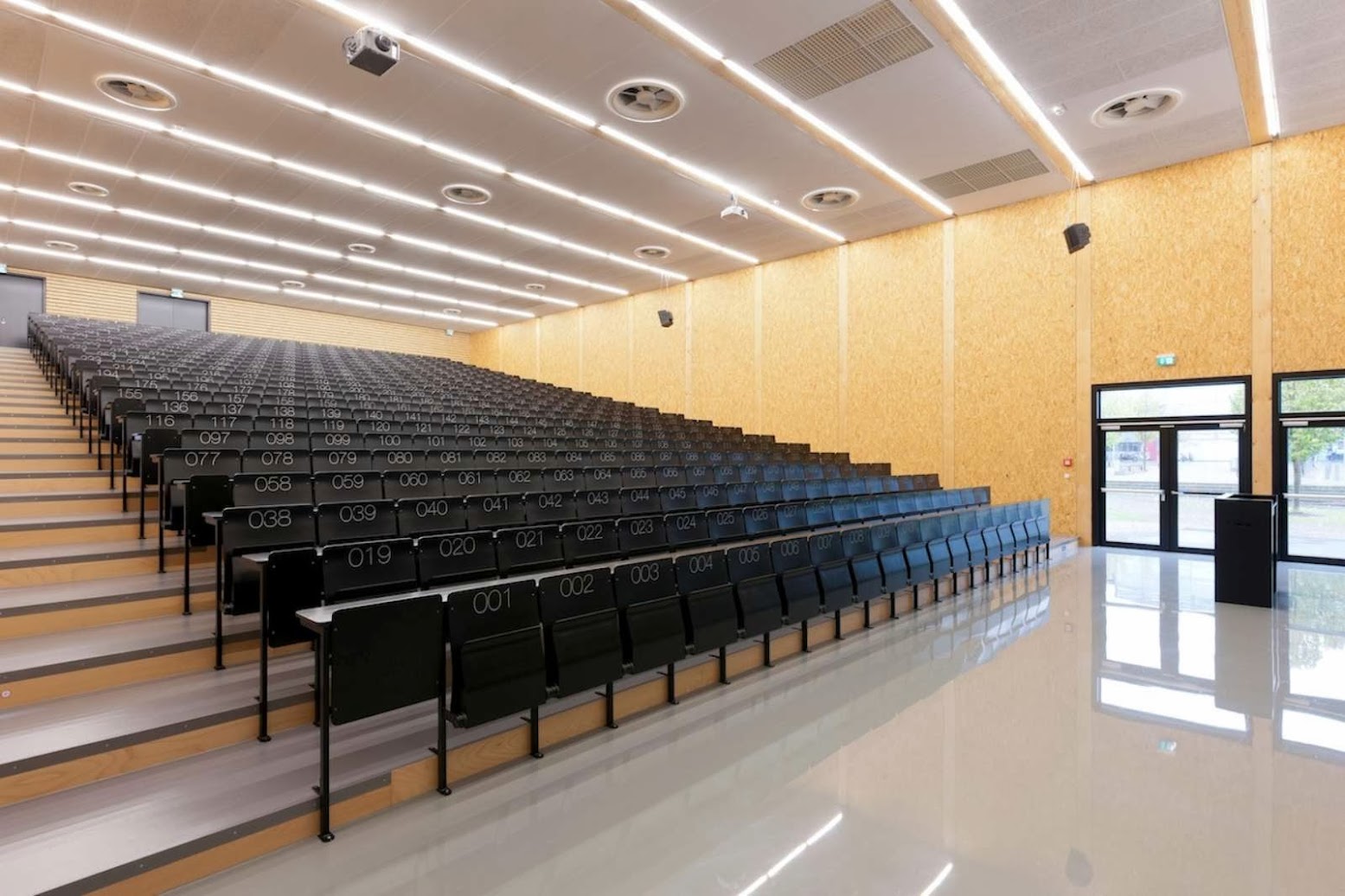 Lecture Hall by Deubzer König Rimmel Architekten