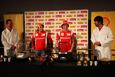 Фелипе Масса и Фернандо Алонсо на спонсорском мероприятии Shell на Гран-при Абу-Даби 2011