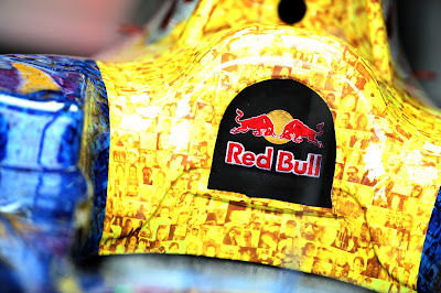 Wings For Life Red Bull в раскраске фотографий болельщиков на Гран-при Великобритании 2012