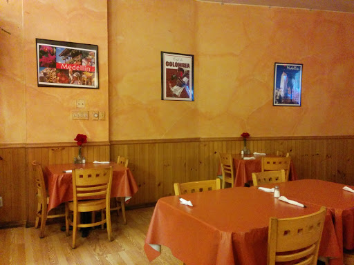 Colombian Restaurant «La Fonda Latino Grill», reviews and photos, 426 Hawkins Ave, Ronkonkoma, NY 11779, USA
