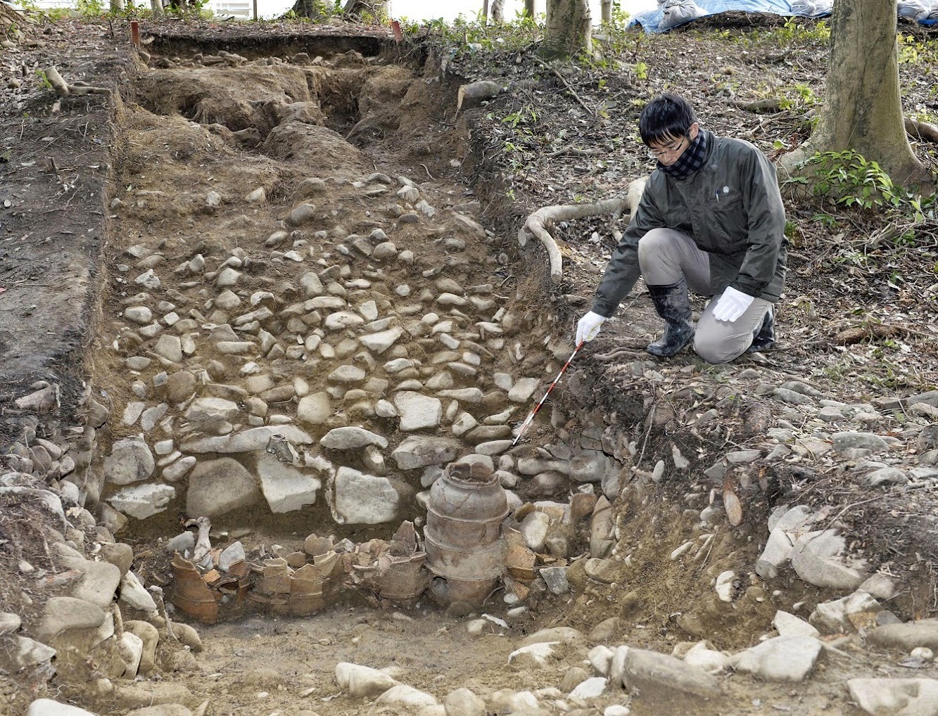 Imperial Household Agency loosens up on access to Osaka burial mound Imperial Household Agency loosens up on access to Osaka burial mound