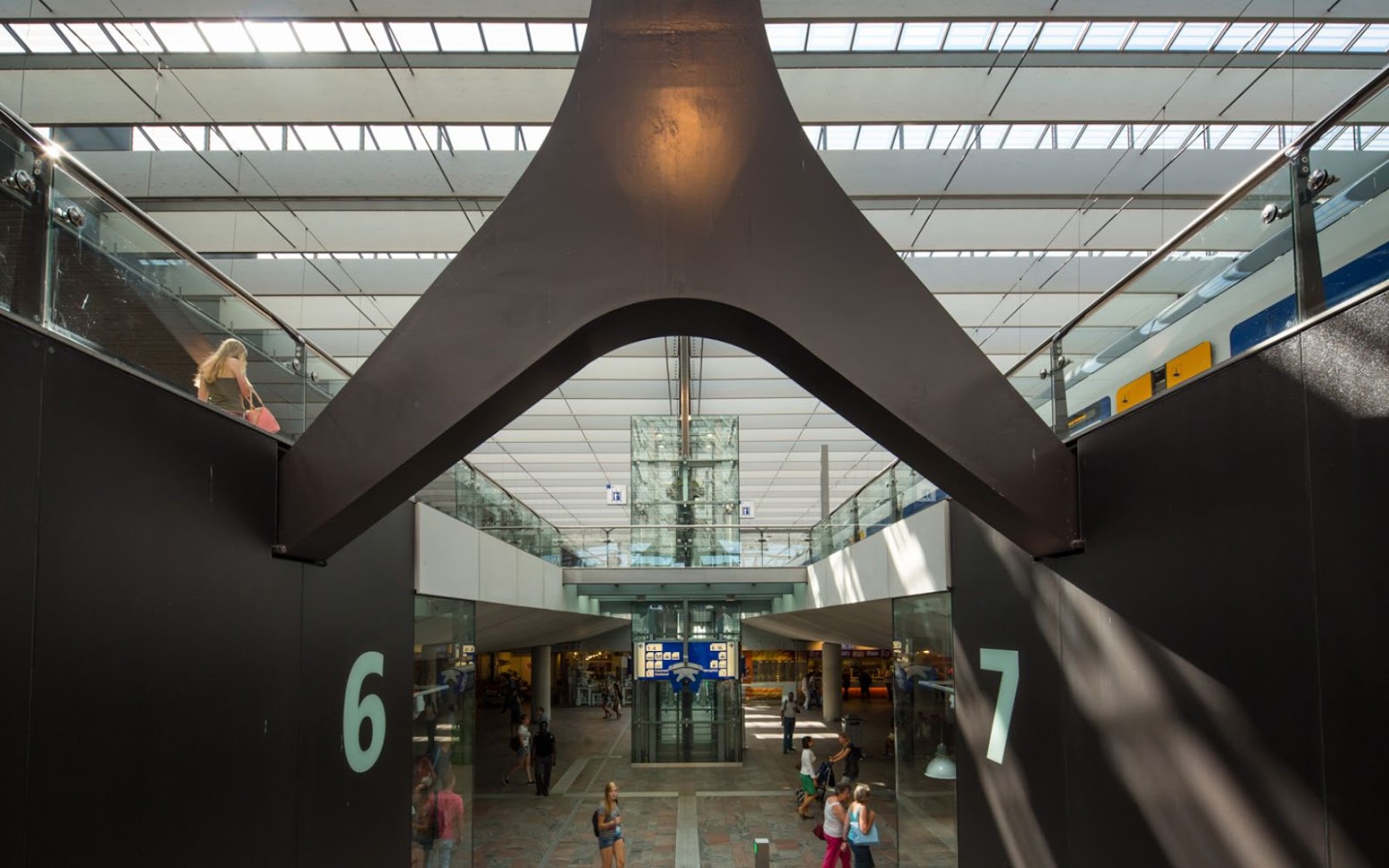 Rotterdam Central Station by Team CS