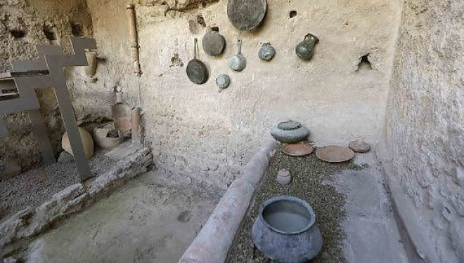 Restored Pompeii kitchens show how Romans cooked Restored Pompeii kitchens show how Romans cooked