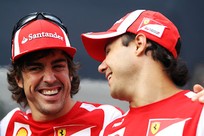 Фелипе Масса и Фернандо Алонсо смеются на Гран-при Италии 2011