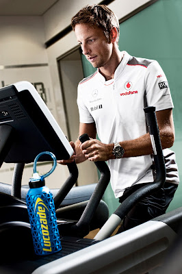 фотосессия Дженсона Баттона в спортзале McLaren Technology Centre в межсезонье 2011-2012