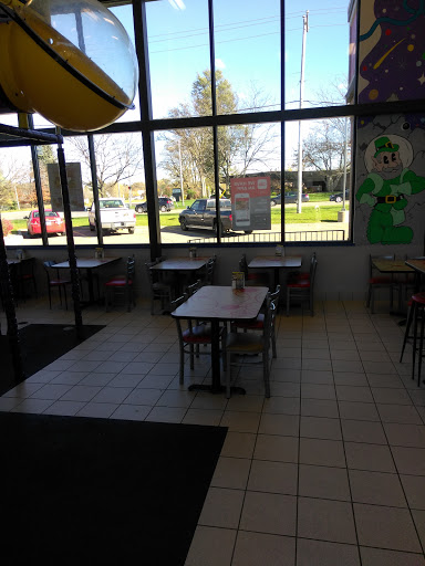 Fast Food Restaurant «Halo Burger Hill Rd», reviews and photos, 2248 Hill Rd, Grand Blanc, MI 48439, USA