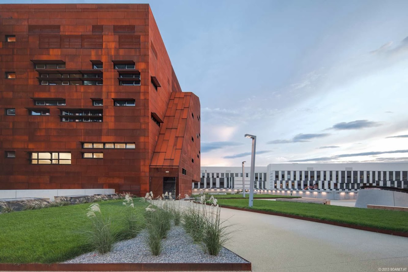 Teaching Center by Busarchitektur