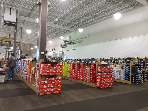 Shoe Store «DSW Designer Shoe Warehouse», reviews and photos, 12160 Blue Valley Pkwy, Overland Park, KS 66213, USA