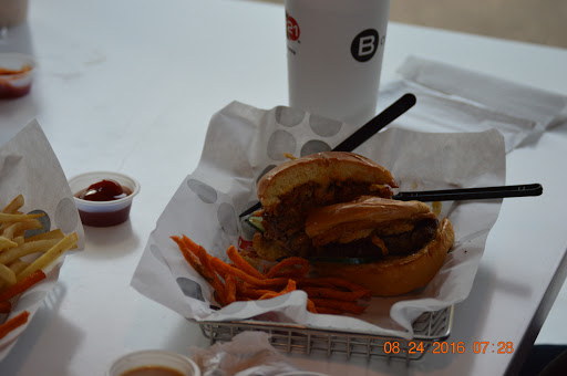 Hamburger Restaurant «Burger 21», reviews and photos, 11300 Medlock Bridge Rd #350, Johns Creek, GA 30097, USA