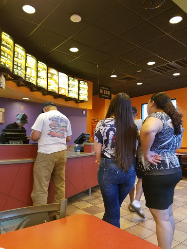 Mexican Restaurant «Taco Bell», reviews and photos, 6315 Oxon Hill Rd, Oxon Hill, MD 20745, USA