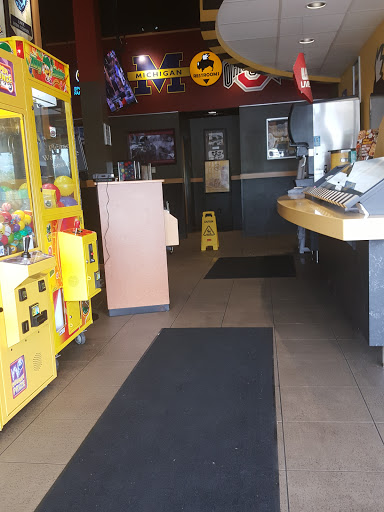 Chicken Wings Restaurant «Buffalo Wild Wings», reviews and photos, 3555 Navarre Ave, Oregon, OH 43616, USA