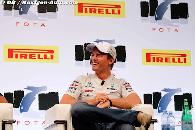 Нико Росберг дает интервью на форуме FOTA на Гран-при Италии 2011