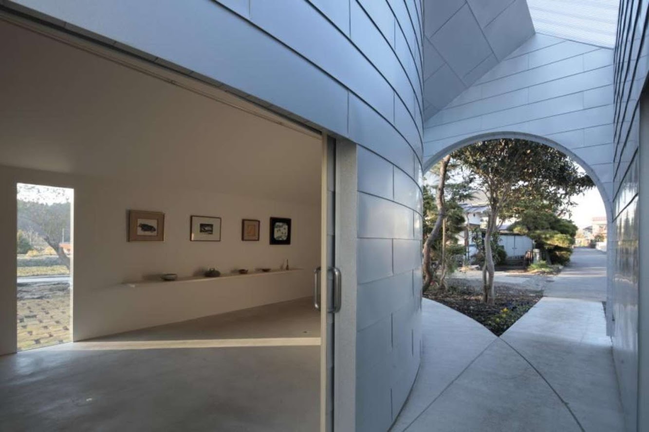 Shirasagi Museum by Ua arhitects