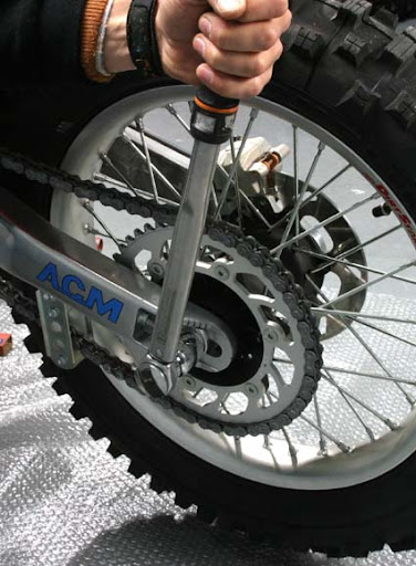 cambio rueda cubierta moto con desmontables 