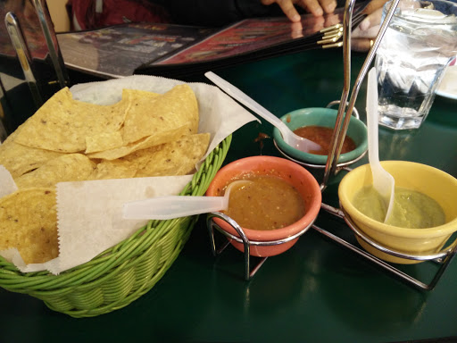 Mexican Restaurant «La Presa Restaurant», reviews and photos, 86 W Dundee Rd, Buffalo Grove, IL 60089, USA
