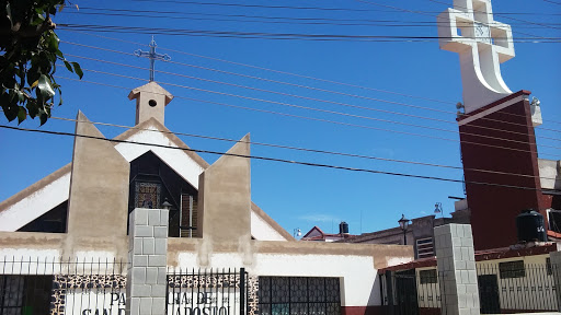 Parroquia de San Pedro Apóstol, 466, Calle del Prof. Francisco Mora 457, Hacienda Palomino, 47180 Arandas, Jal., México, Iglesia | JAL