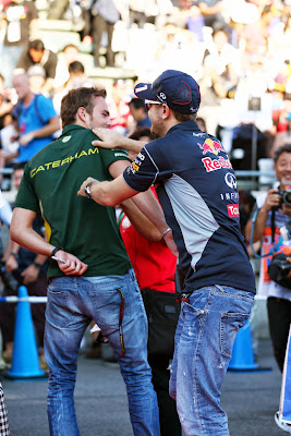 Гидо ван дер Гарде и Себастьян Феттель дерутся Гран-при Японии 2013