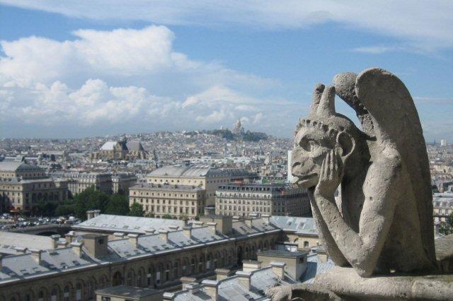 Gargolas de Notre Dame y vista de Paris
