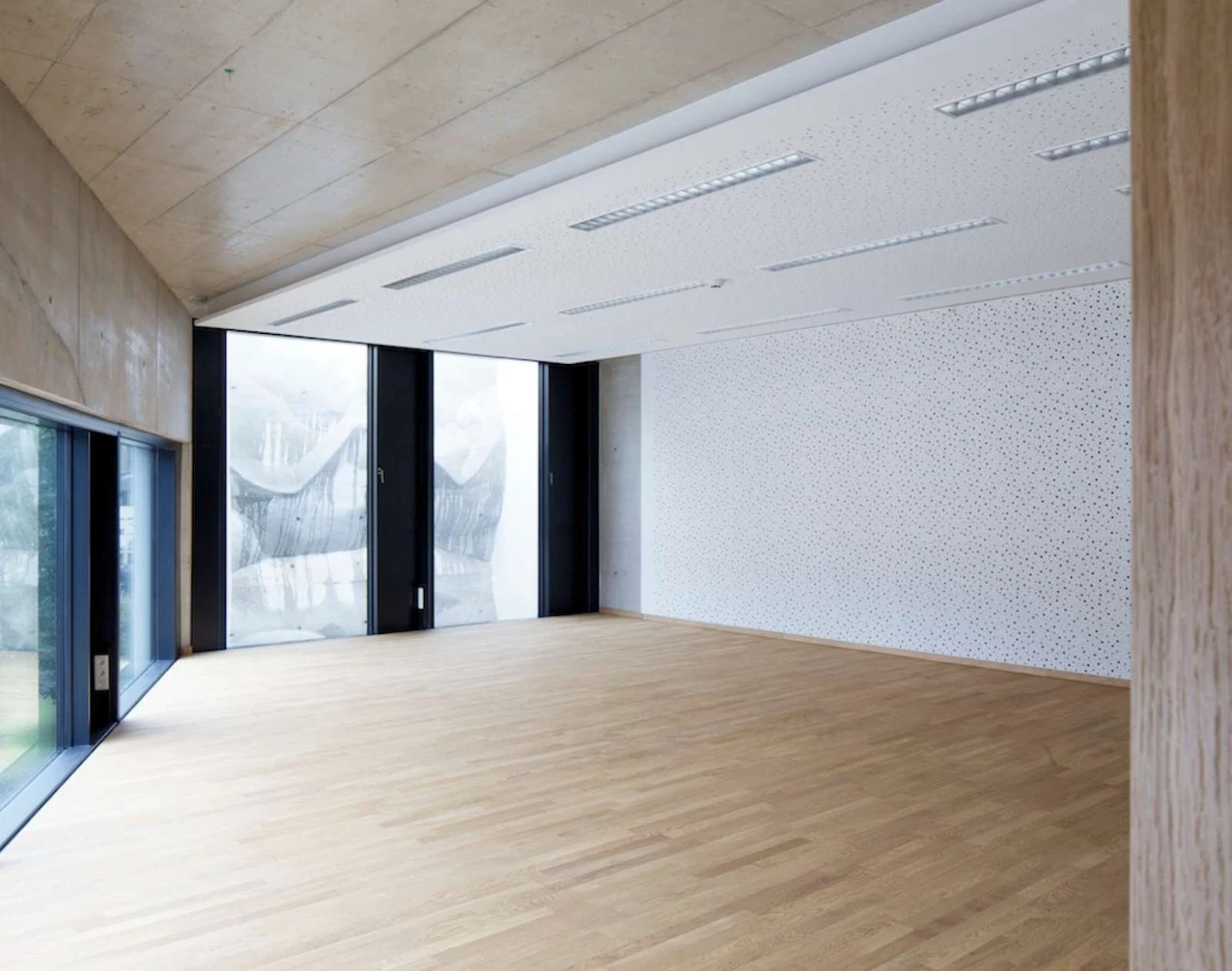 School Extension with Crinkled Wall by Johannes Wiesflecker