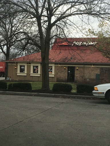 Pizza Restaurant «Pizza Hut», reviews and photos, 733 E Central Ave, West Carrollton, OH 45449, USA
