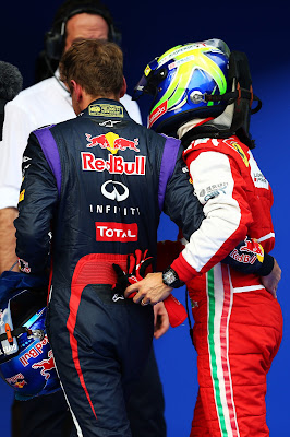 Себастьян Феттель и Фелипе Масса обнимаются после квалификации на Гран-при Малайзии 2013