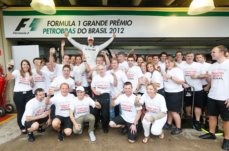 Михаэль Шумахер прощается с командой Mercedes на Гран-при Бразилии 2012