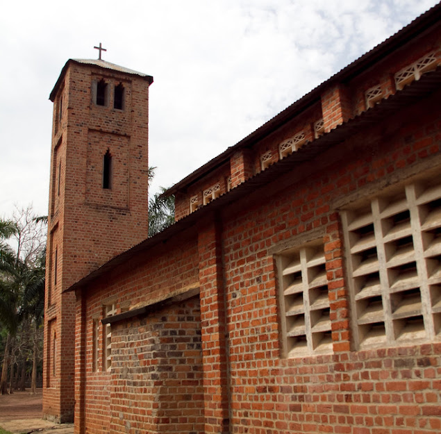 Church structure in Mono land