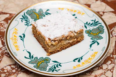 кусочек яблочного песочного пирога кусочек яблочного песочного пирога