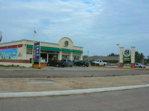 24ever, Carretera Tampico - Tuxpan 175, Los Encinos, 92030 Pueblo Viejo, Ver., México, Tienda de ultramarinos | VER