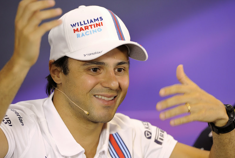 Фелипе Масса активно жестикулирует на пресс-конференции в четверг на Гран-при Австралии 2014