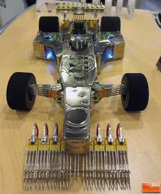 болид Формулы-1 построенный из 250-ти жестких дисков