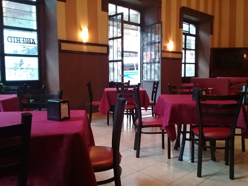 Café Plaza, Hidalgo 801, Col. Centro, 73800 Teziutlán, Pue., México, Restaurante de cocina mediterránea | PUE