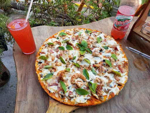 Pizzas El Vado, Calle Adelita 10, COLONIA LA MADERA, 40894 Zihuatanejo, Gro., México, Pizza para llevar | GRO