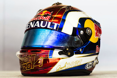 шлем Даниила Квята с российским гербом для Гран-при России 2014