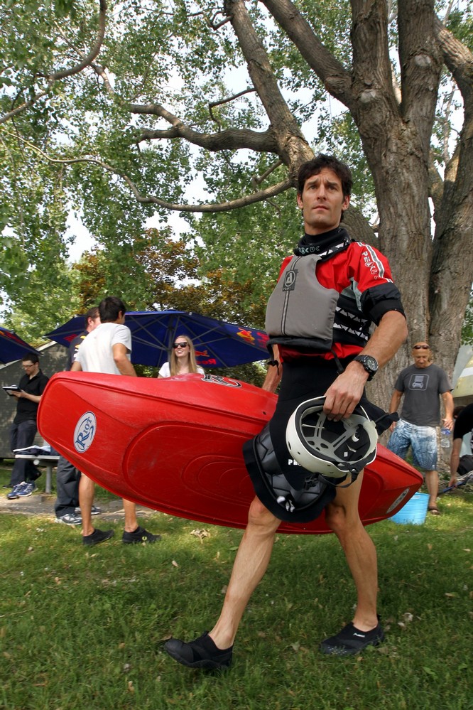 Марк Уэббер идет заниматься каякингом в Монреале в дни уикэнда на Гран-при Канады 2011
